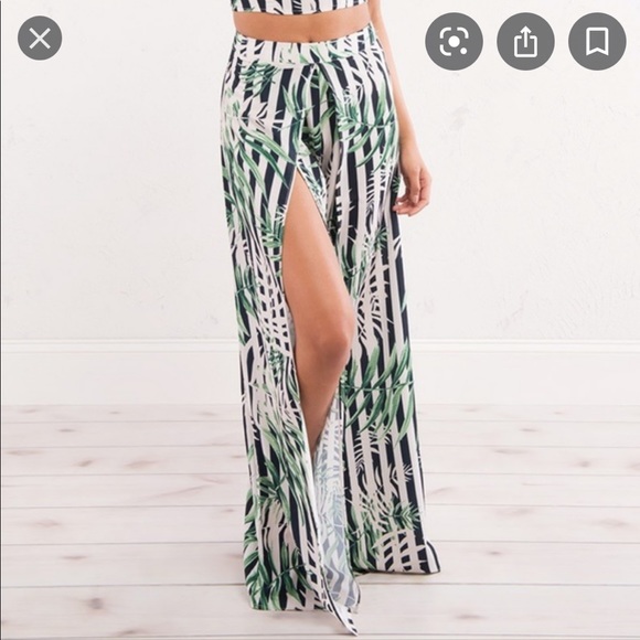 AKIRA Tell Me Something Two Piece Set - Picture 6 of 6